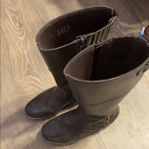 Riding/walking leather boots.